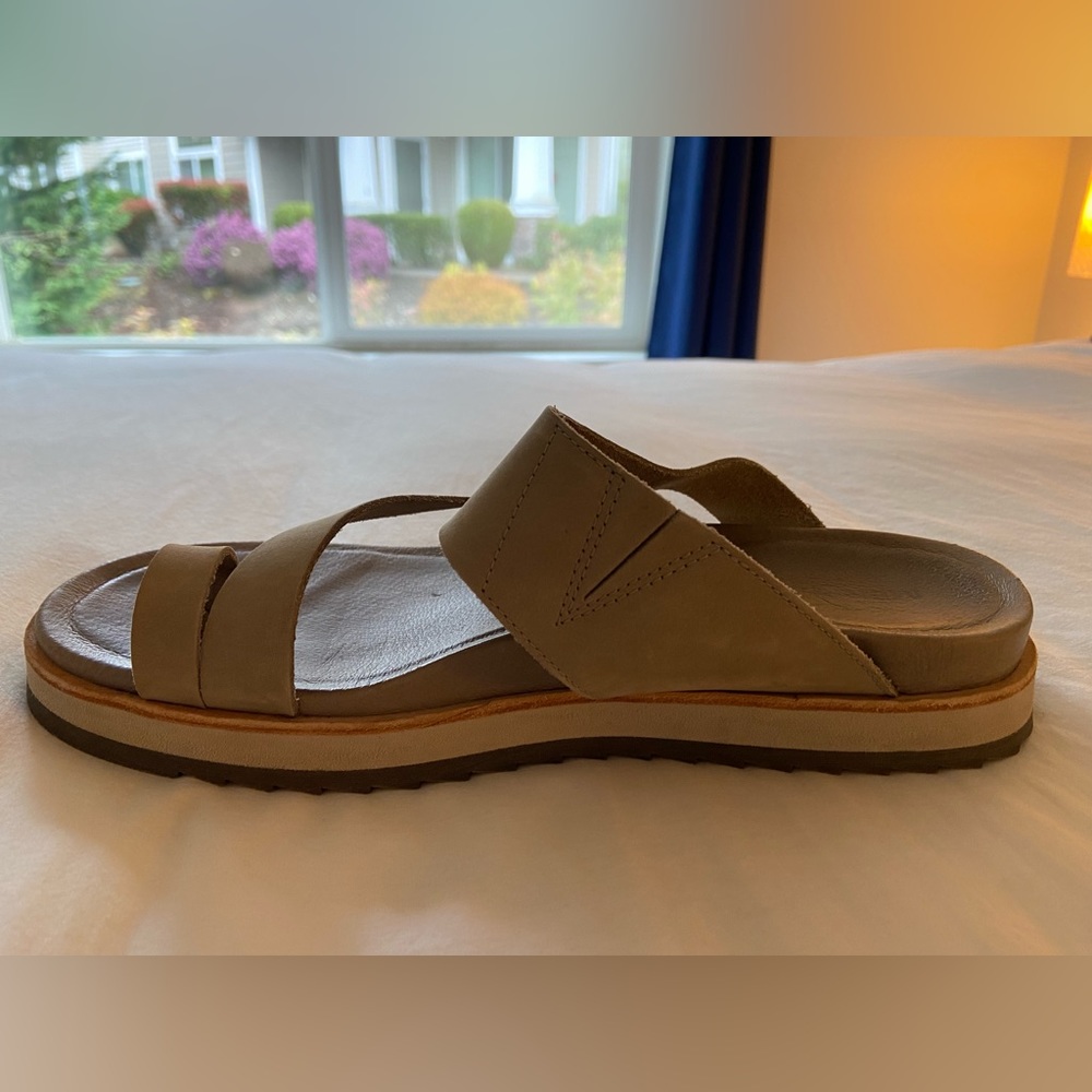 Merrell Leather Sandal - 9 - Picture 4 of 9